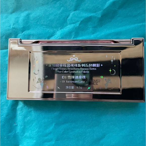 Flower Knows Strawberry Rococo 01 Ice Cream Latte Palette- New - Picture 3 of 4